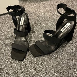 ***NEW/ NEVER WORE**** Steve Madden Multi- Strap block heels